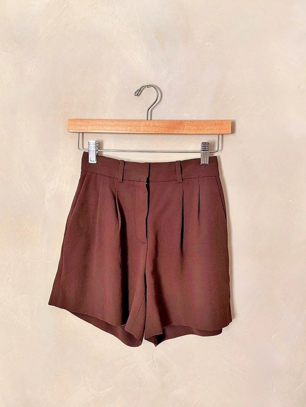 Babaton by Aritzia Effortless Shorts High Waist Pleated Shorts in Brown Size 00